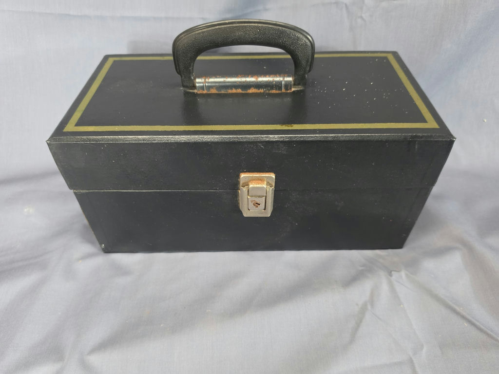 Vintage 8-Track Tape Collection with Carrying Case - 9 Tapes (Philips, Radio Shack, Realistic) - image 3 of 3