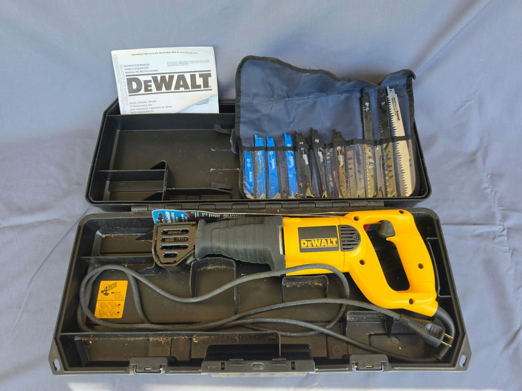 DEWALT DW304pPK Heavy-Duty 10 amp corded reciprocating saw with case and Blades - image 1 of 4