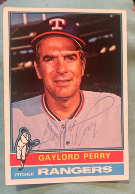 Gaylord Perry Autographed 1976 Ranges Topps Baseball Card COA HOF - Image 1 of 3