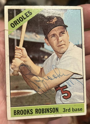 Brooks Robinson Topps 1966 Autographed Baseball Card HOF COA - Image 1 of 3