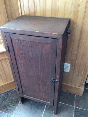 Wooden cabinet  - Image 1 of 4
