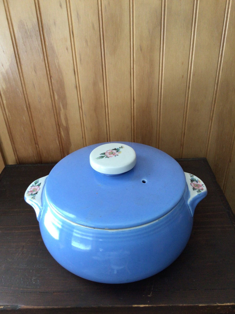 Blue enamel stock pot with lid - image 1 of 3