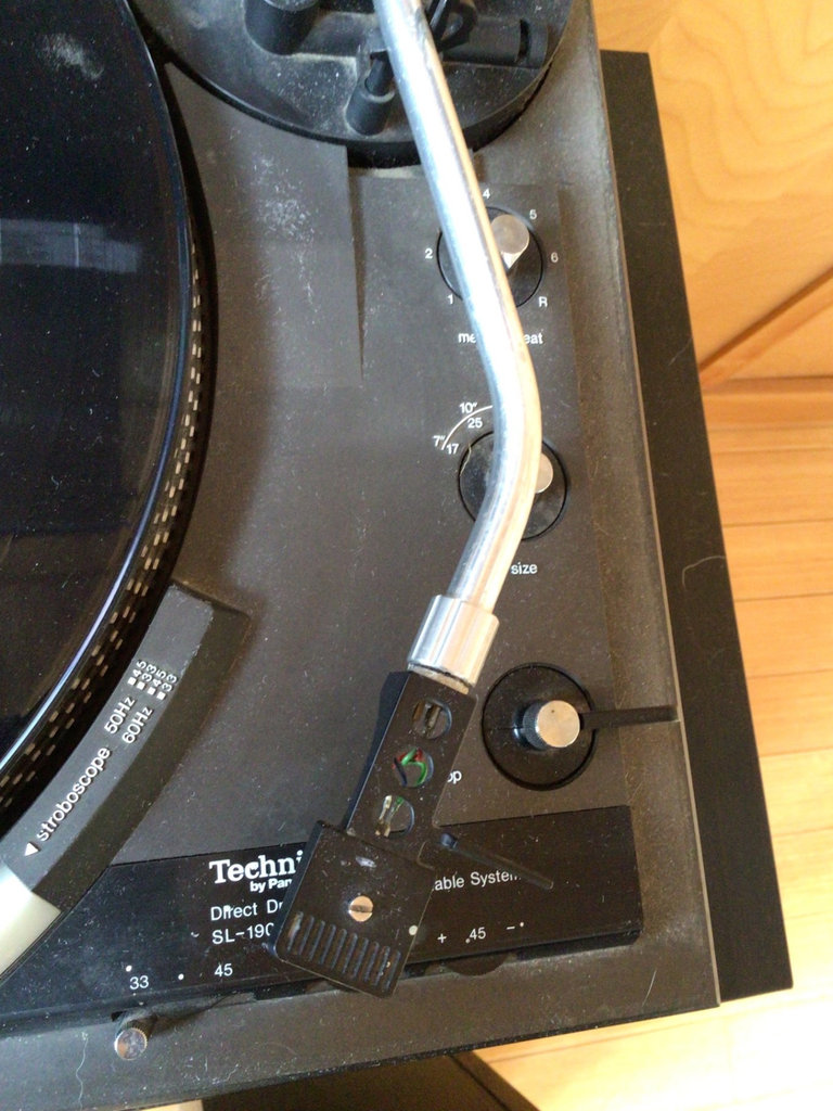 Home entertainment system with turntable, audio components   - image 5 of 5