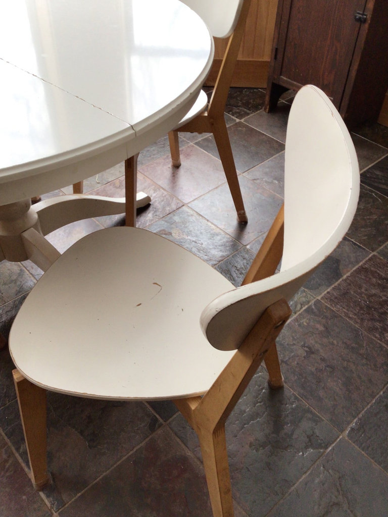 Round white dining table with four chairs - image 2 of 3