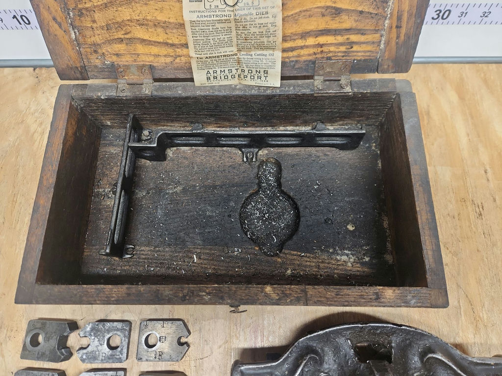 Vintage Armstrong Bridgeport Pipe Threader Set - image 9 of 12