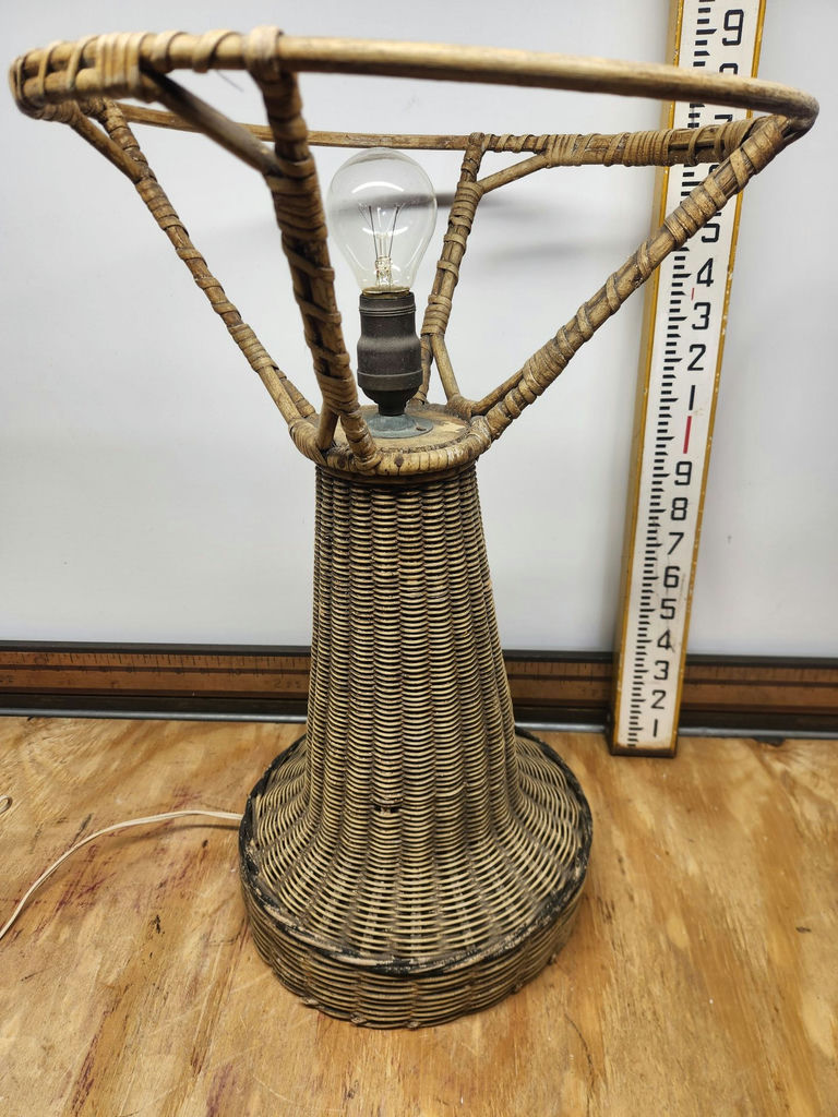 Wicker Lamp - image 6 of 10