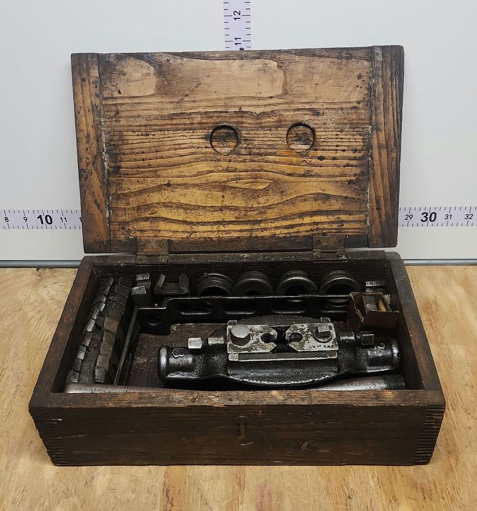 Vintage Armstrong Bridgeport Pipe Threader Set - image 1 of 12