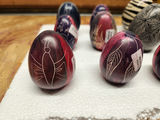 Kenyan Kisii etched & painted stone eggs - thumbnail 2 of 8