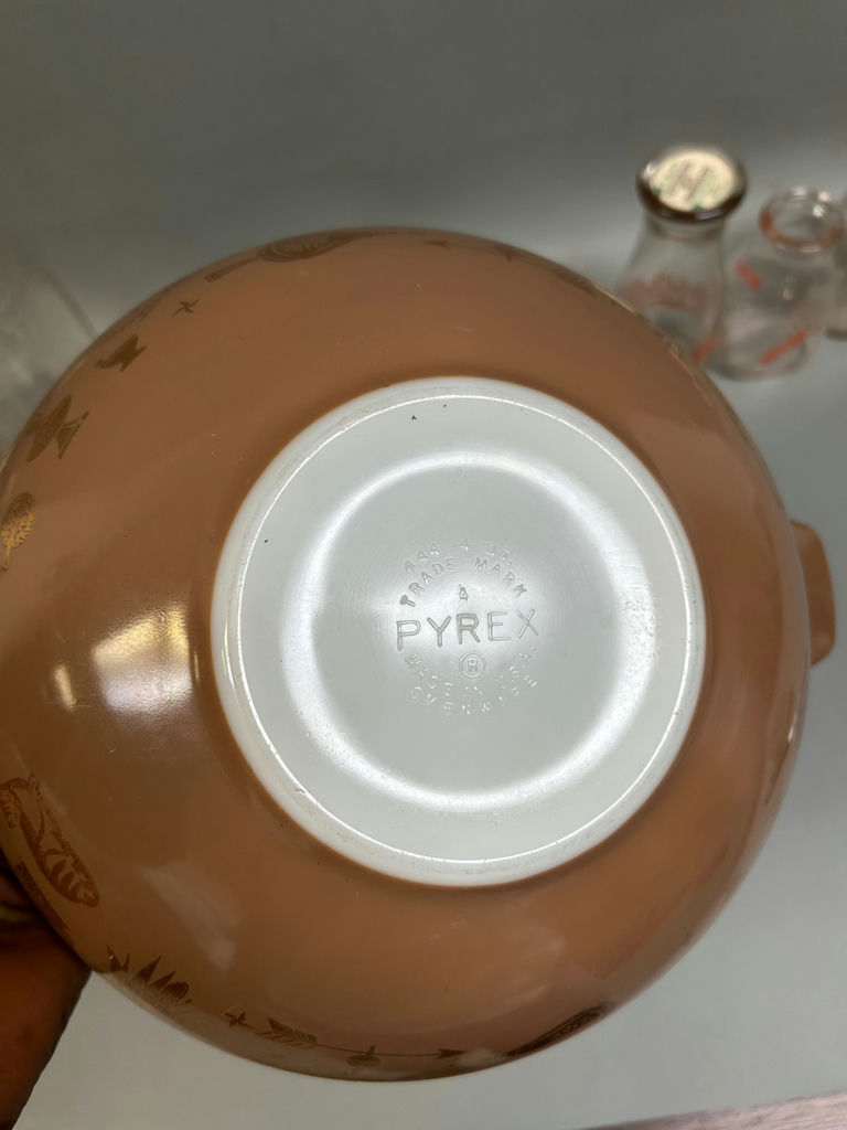Pyrex Mixing Bowl & Milk Bottles - image 2 of 6