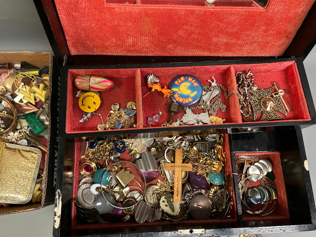 Costume Jewelry  - image 3 of 7