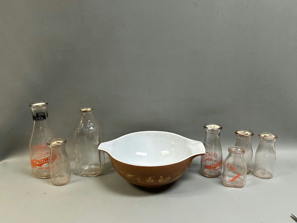Pyrex Mixing Bowl & Milk Bottles - image 1 of 6