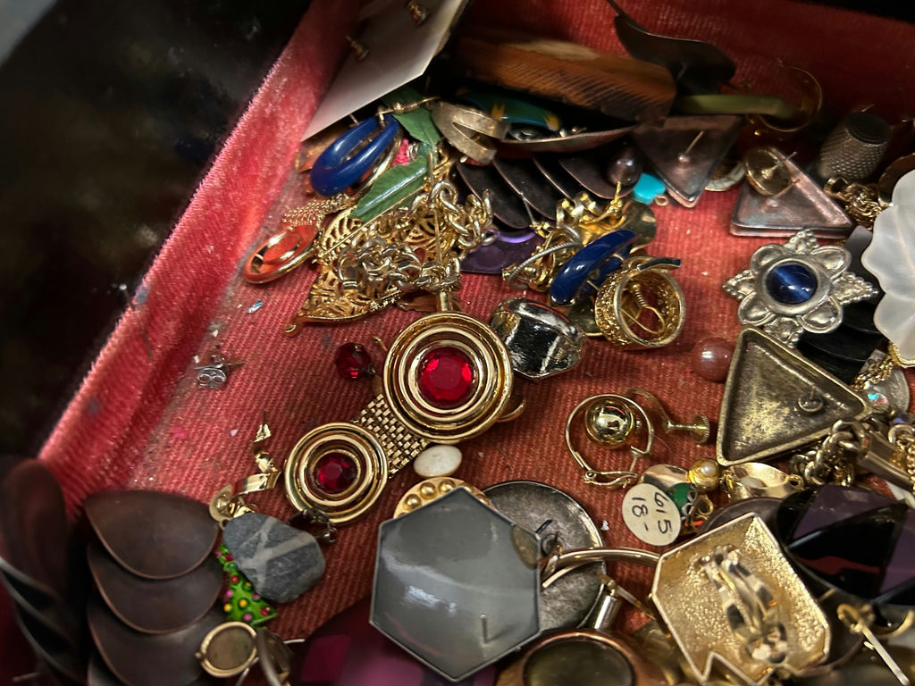 Costume Jewelry - image 6 of 7