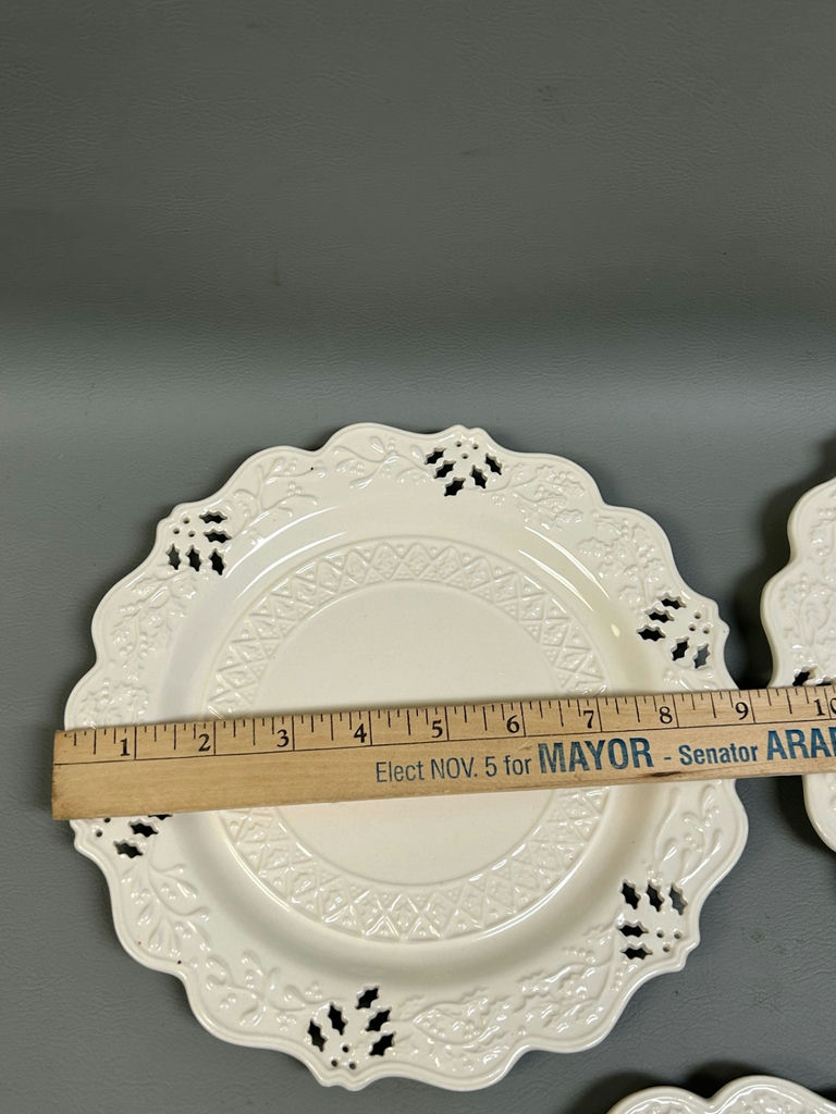Classical Christmas Plates  - image 3 of 4