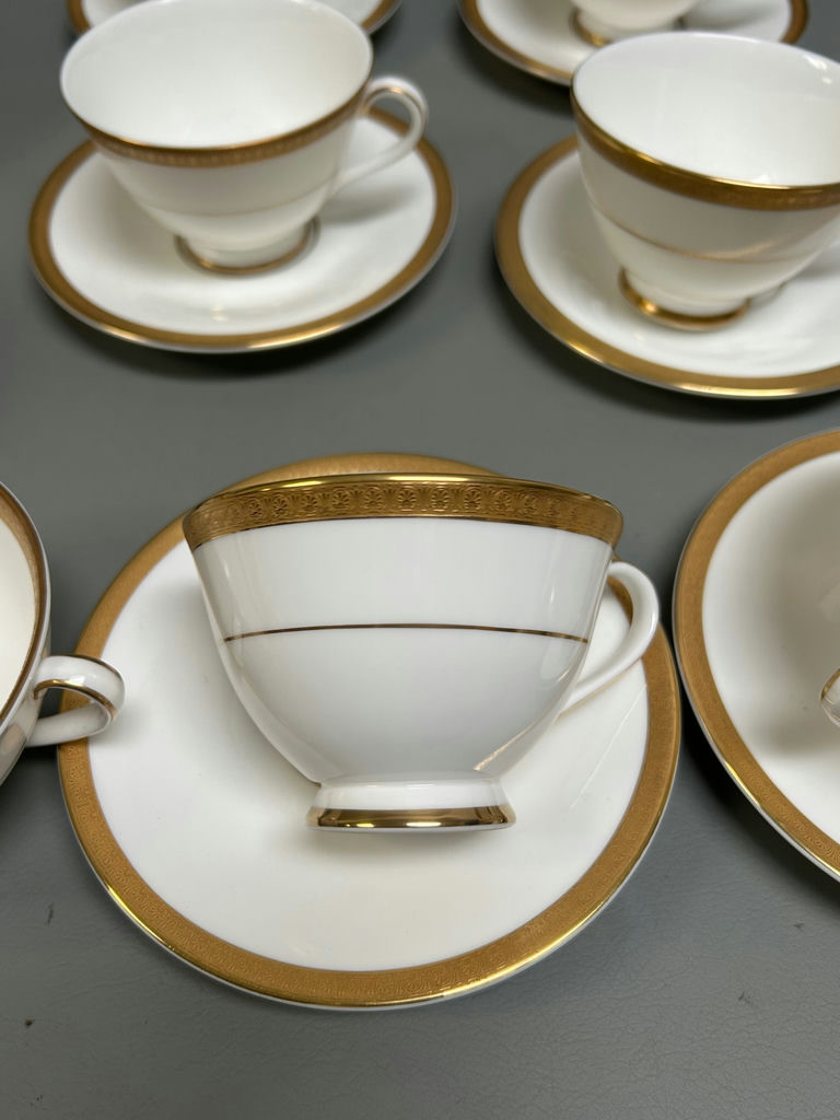 Royal Doulton Royal Gold China - image 3 of 5