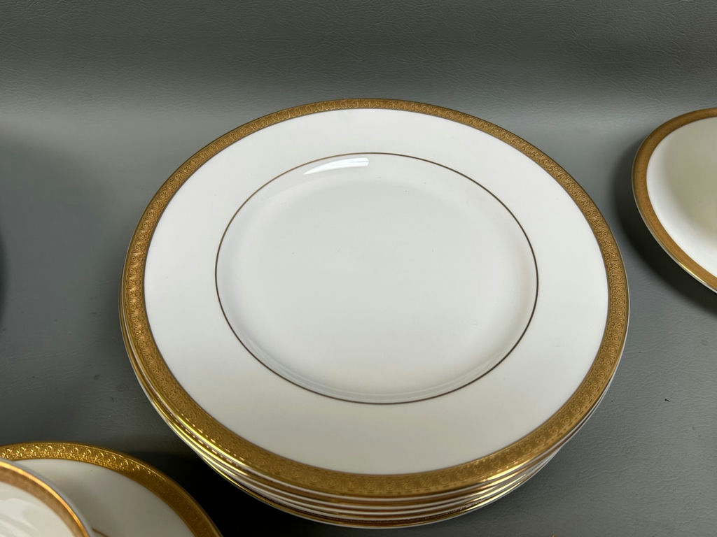 Royal Doulton Royal Gold China - image 4 of 5