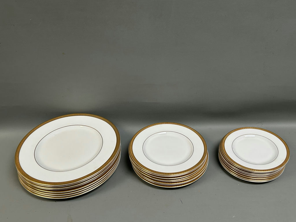 Royal Doulton Royal Gold China - image 5 of 5