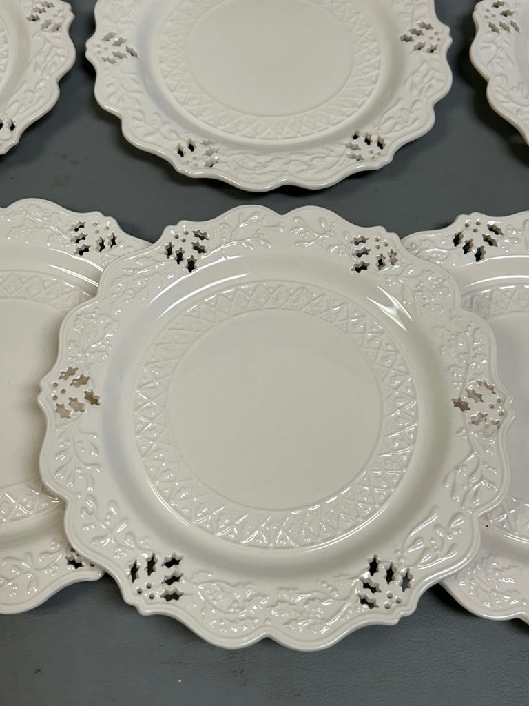 Classical Christmas Plates - image 4 of 4