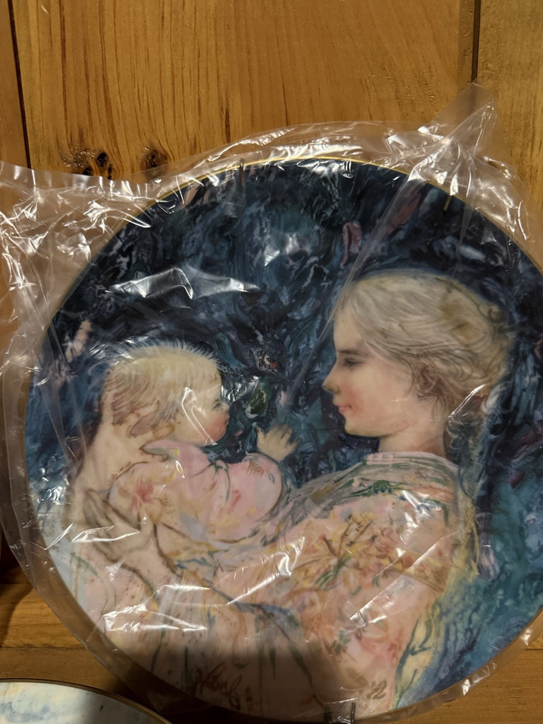 Royal Doulton Edna Hibel-inspired mother-and-child collectible plates - image 3 of 9