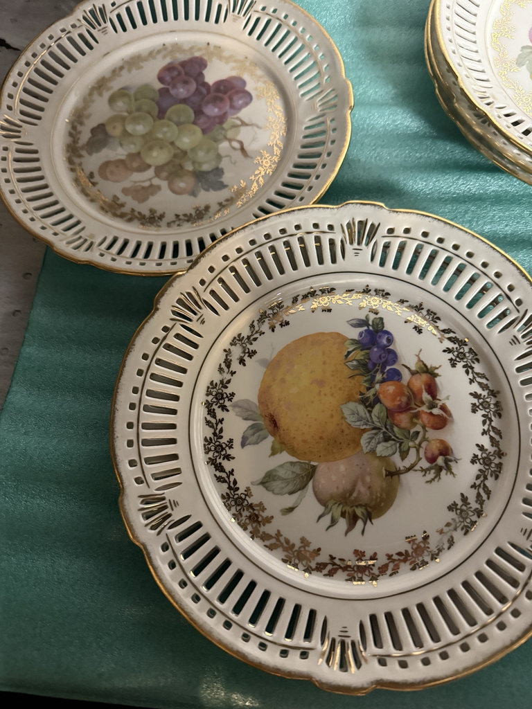 Schwarzenhammer Fruit-pattern porcelain plates with gold trim and perforated rims - image 4 of 8