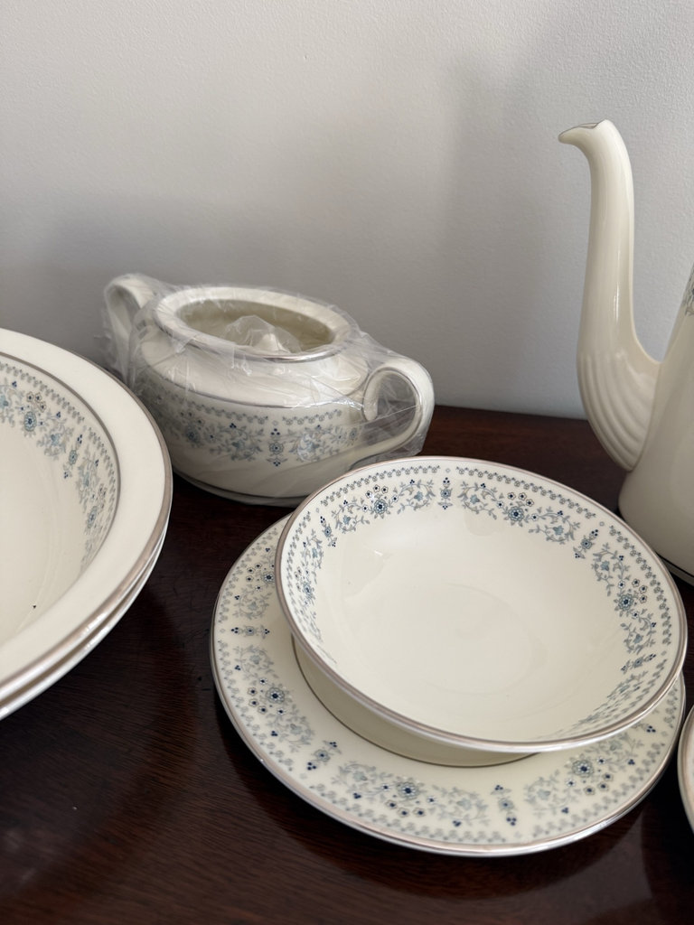 Beaumaris Minton Fine Bone China Dinnerware Set - image 4 of 7