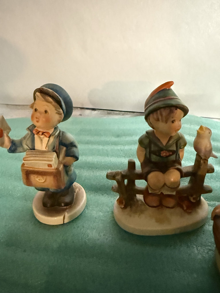 Assorted porcelain figurine set - image 3 of 8