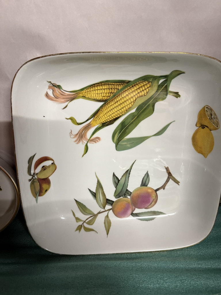 Royal Worcester Evesham porcelain tableware set - image 2 of 10