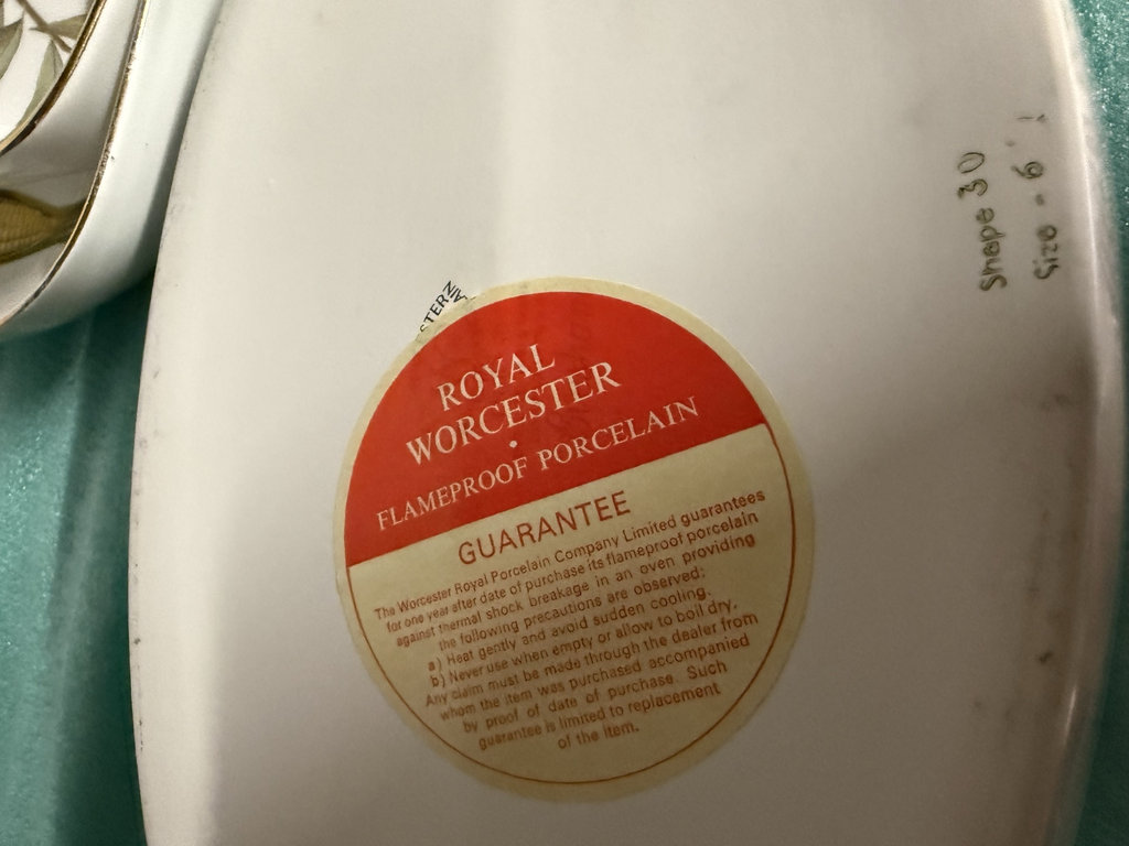 Royal Worcester Evesham porcelain tableware set - image 9 of 10