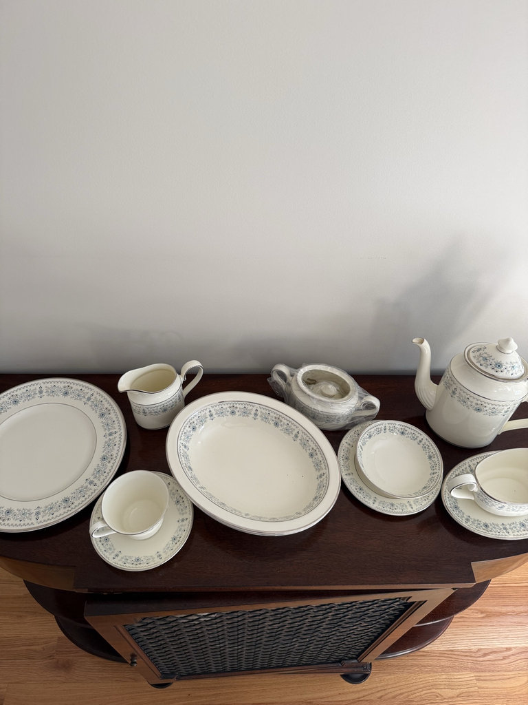 Beaumaris Minton Fine Bone China Dinnerware Set - image 1 of 7