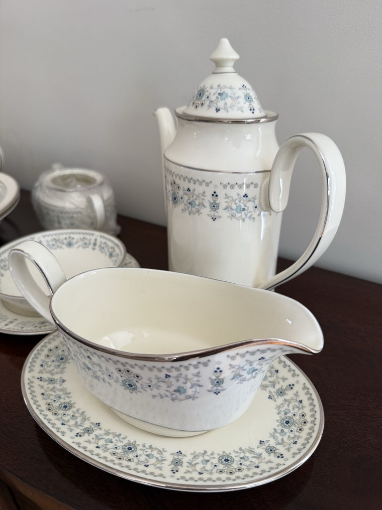 Beaumaris Minton Fine Bone China Dinnerware Set - image 5 of 7