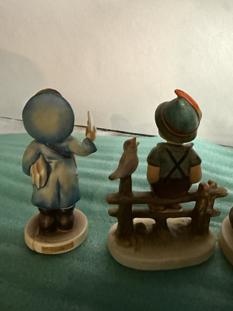 Assorted porcelain figurine set - image 4 of 8
