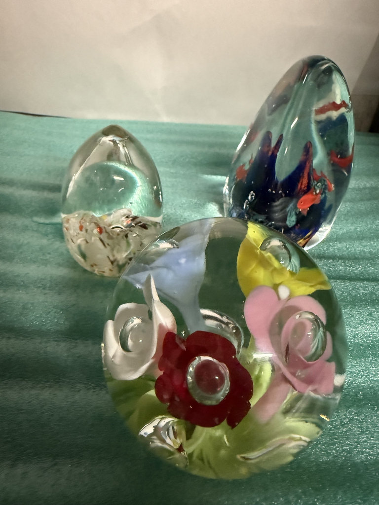 Three vintage glass paperweights - image 3 of 4