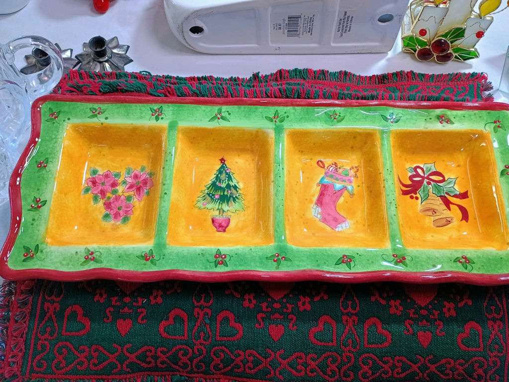 European Christmas-themed glassware and ceramic tableware set - image 7 of 16
