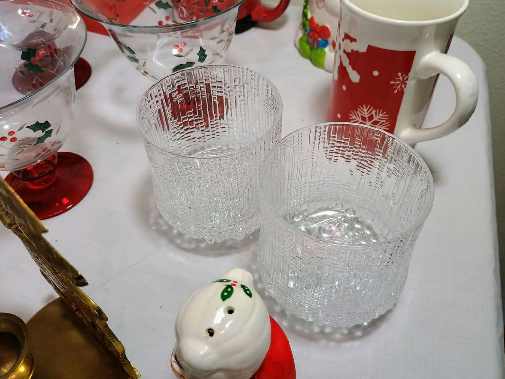 European Christmas-themed glassware and ceramic tableware set - image 10 of 16