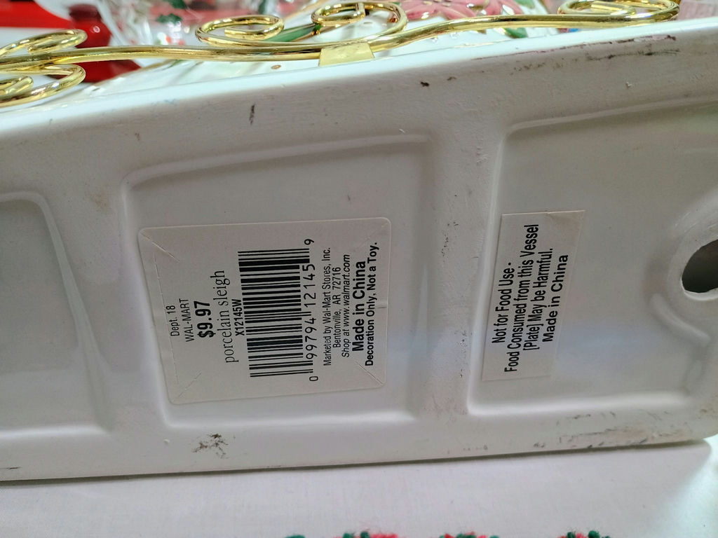 European Christmas-themed glassware and ceramic tableware set - image 6 of 16