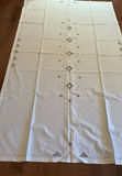 7 White Vintage Linen Tablecloths And approx. 30 Napkins - thumbnail 2 of 8