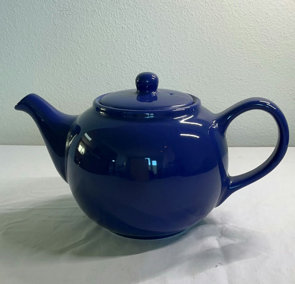 Blue ceramic teapot with mugs and kitchenware on a wooden tray - image 3 of 7
