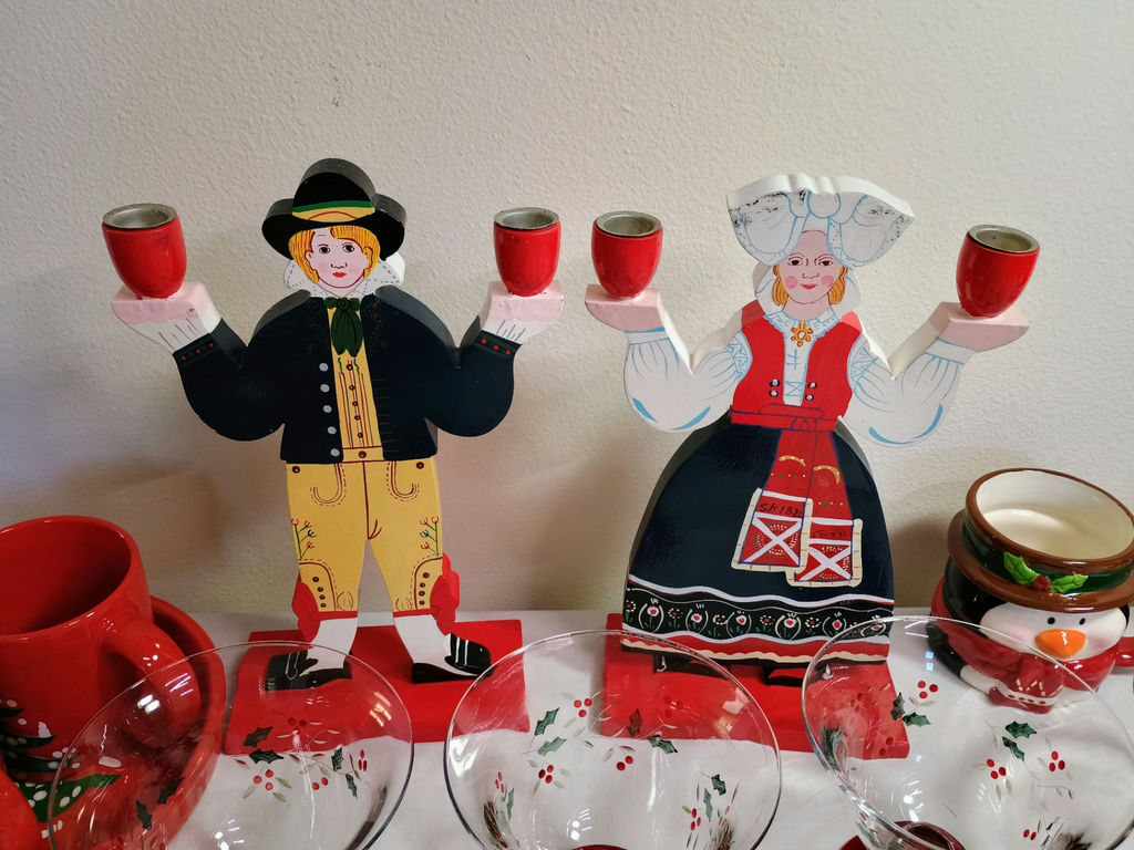 European Christmas-themed glassware and ceramic tableware set - image 2 of 16