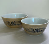 Vintage And New Pyrex kitchen ware. - thumbnail 5 of 5