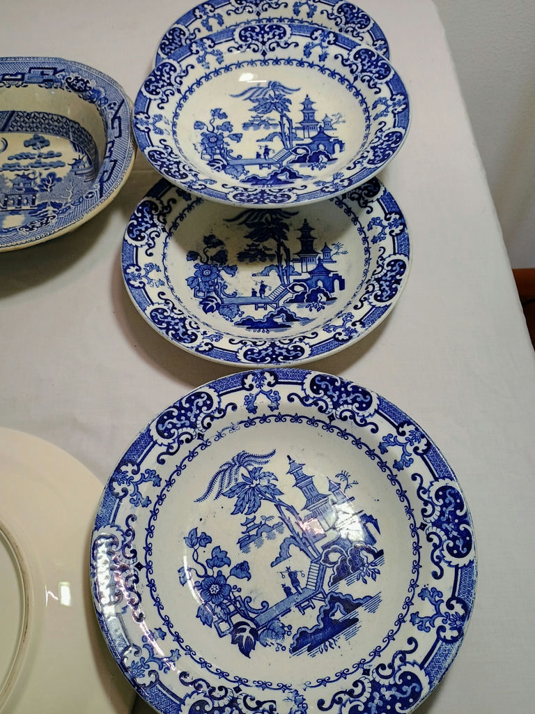 Vintage Blue-and-white porcelain dinnerware - image 5 of 13