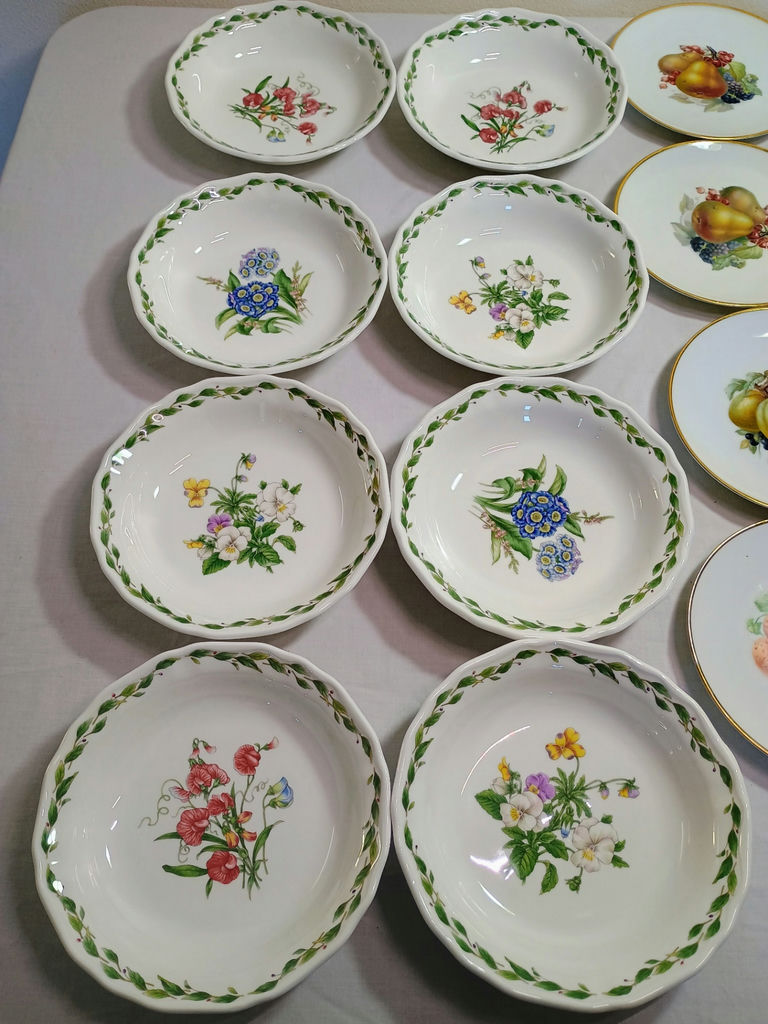 Assorted Decorative Porcelain Bowls and Plates - image 4 of 5
