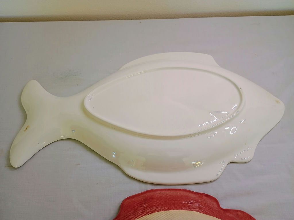 Fish-Themed Serving Dishes, Salad Server Set, and Knitted Oven Mitt - image 7 of 11