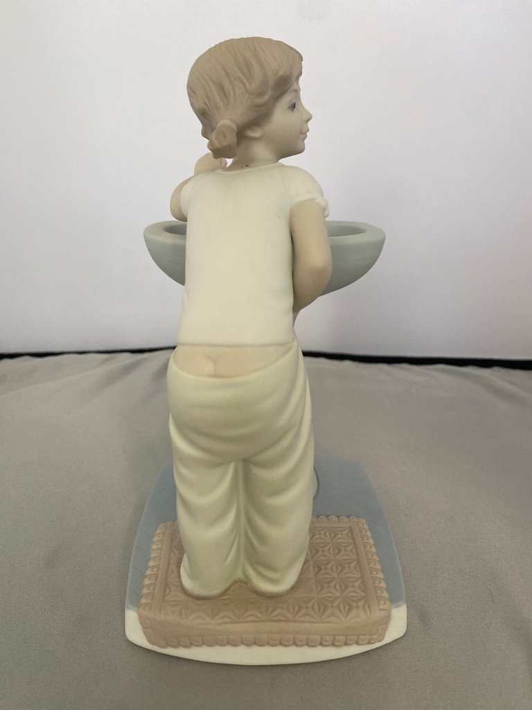 Lladro Clean Up Time Bisque Figurine 1973-1993 - image 6 of 6