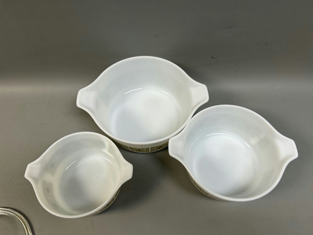 Pyrex Bowls, Ansley Mugs and Bells - image 9 of 18
