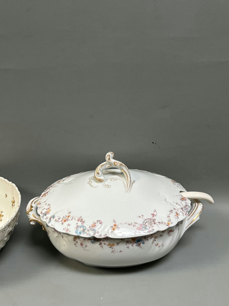 Casserole, Soup Tureen and Serving Bowl  - image 5 of 17