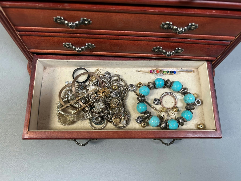 Costume Jewelry - image 8 of 9