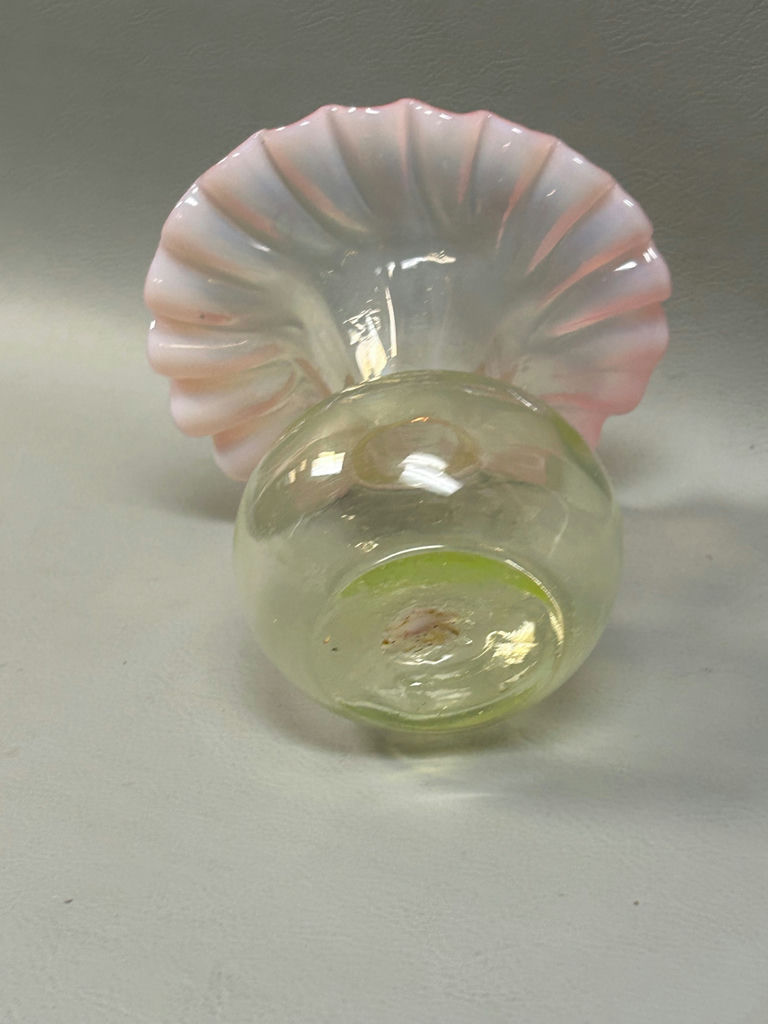 Vintage Hand-Blown Ruffled Uranium Art Glass Vase - image 3 of 6