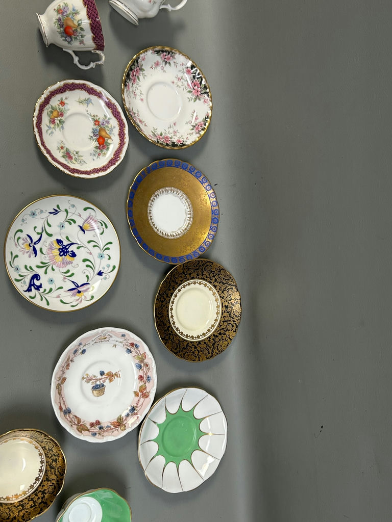 Biscuit Jar, Cups and Saucers  - image 9 of 18