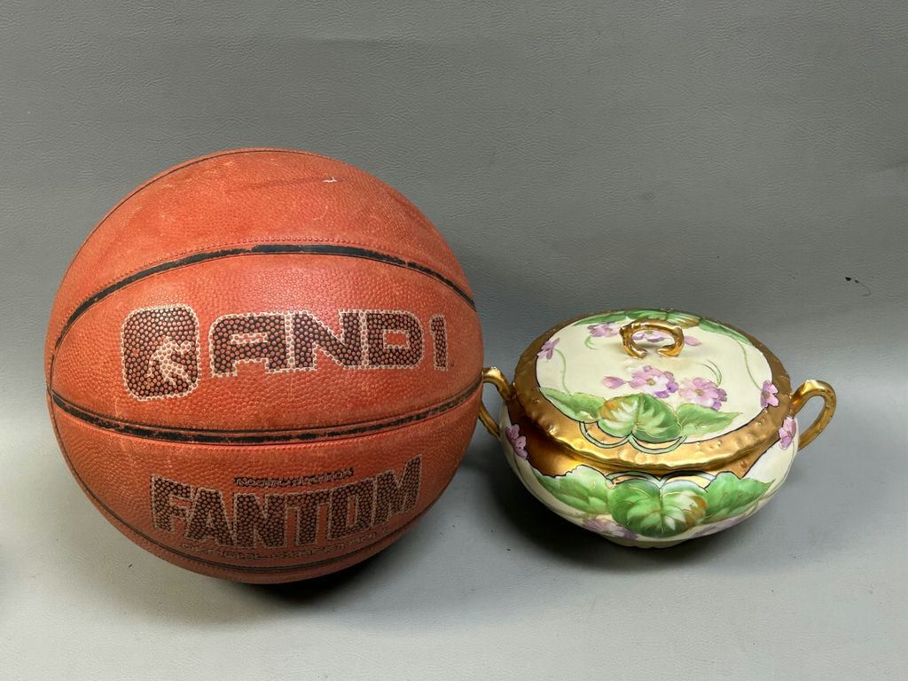 Biscuit Jar, Cups and Saucers  - image 14 of 18