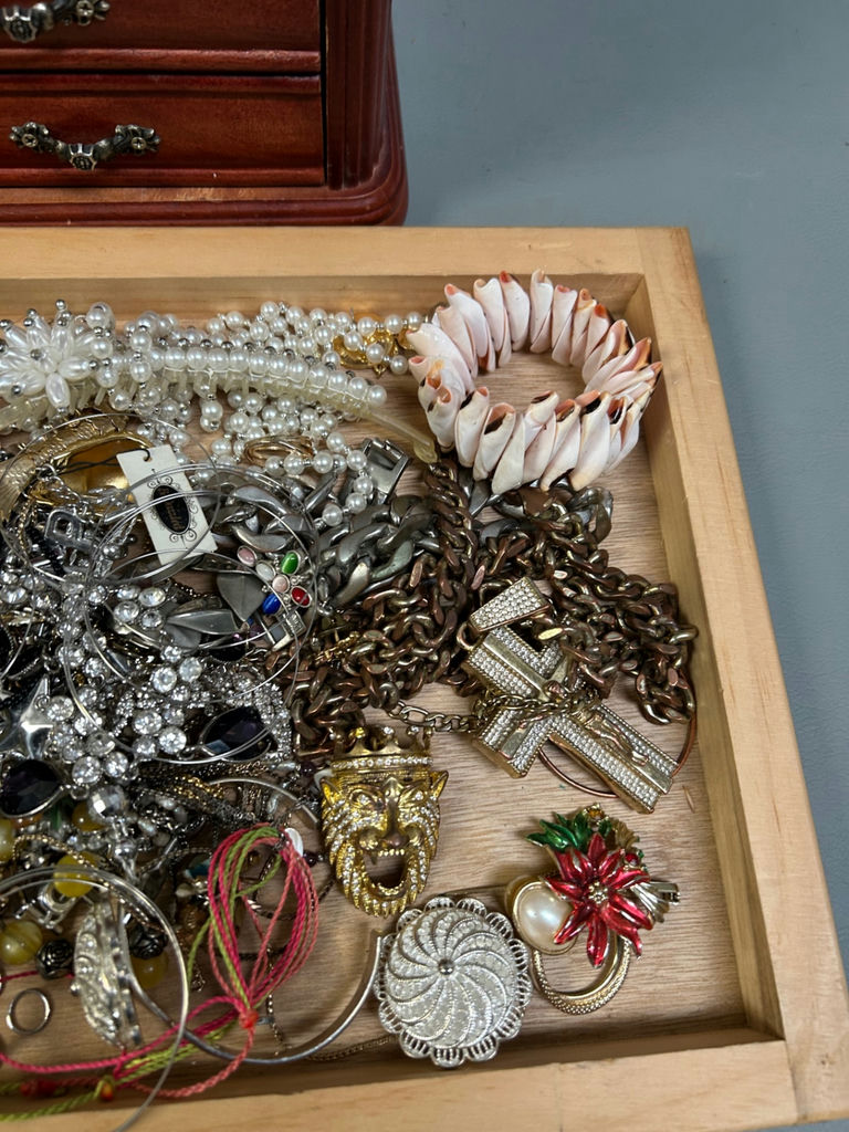 Costume Jewelry - image 3 of 9
