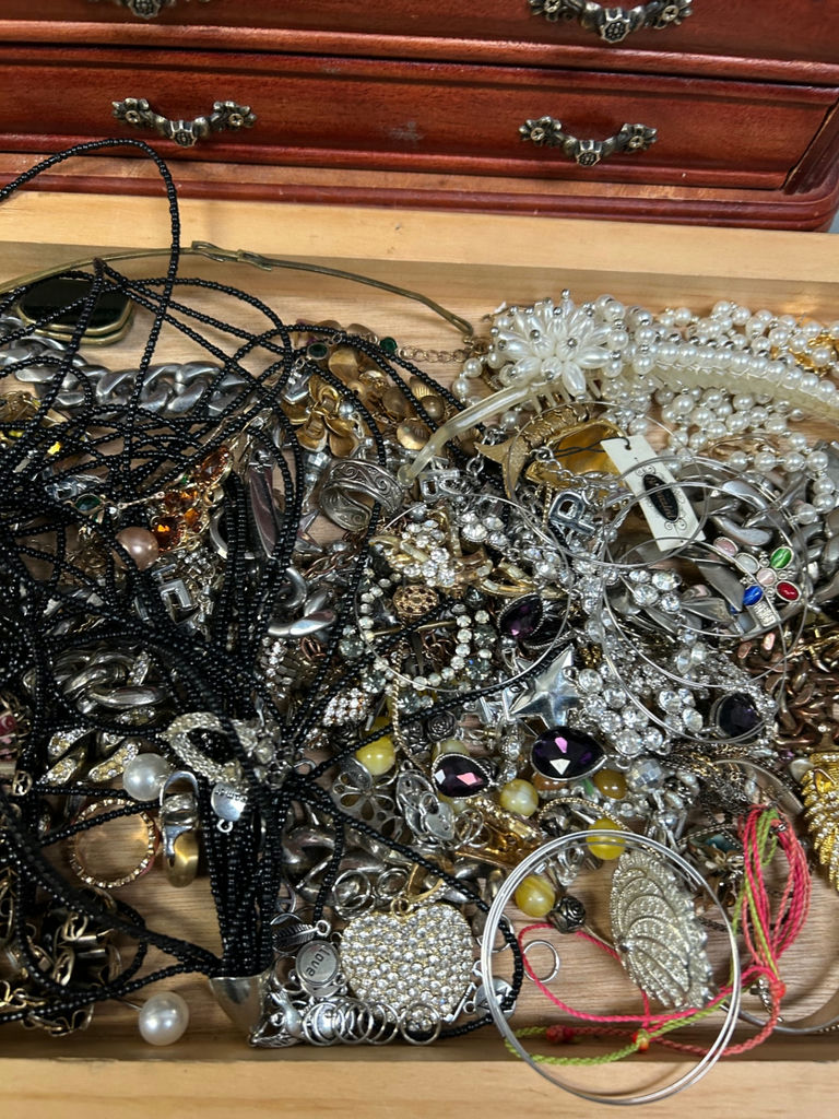 Costume Jewelry - image 2 of 9